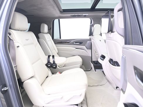 Used 2022 Cadillac Escalade ESV Premium Luxury Platinum AWD/4WD image 19