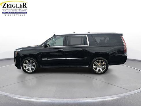 Used 2018 Cadillac Escalade ESV Premium Luxury image 8