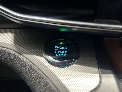 Used 2020 Ford Explorer XLT w/ Equipment Group 202A image 14