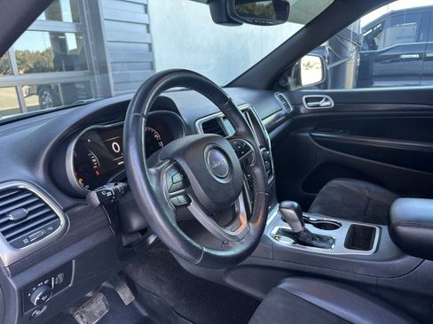 Used 2018 Jeep Grand Cherokee Altitude image 14