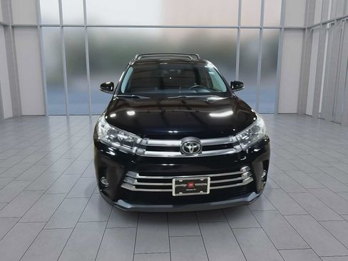 Used 2019 Toyota Highlander Limited AWD/4WD image 3