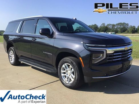 Used 2026 Chevrolet Suburban LT w/ Comfort Package AWD/4WD image 1