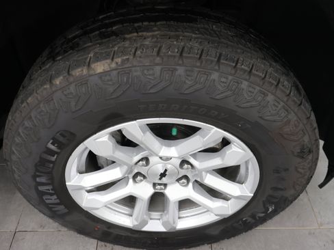 Used 2024 Chevrolet Silverado 1500 RST AWD/4WD image 3