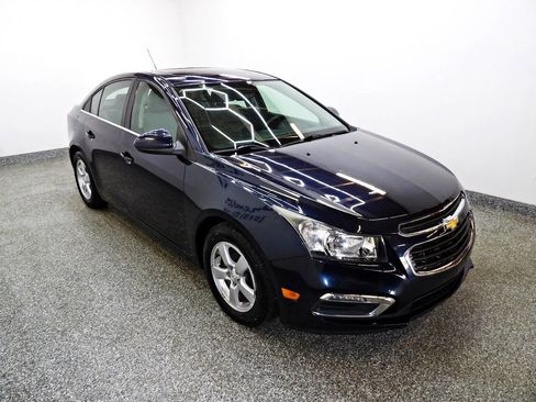 Used 2016 Chevrolet Cruze LT w/ Sun And Sound Package FWD image 3