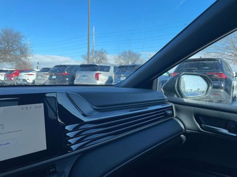 Used 2025 Toyota Camry SE image 35