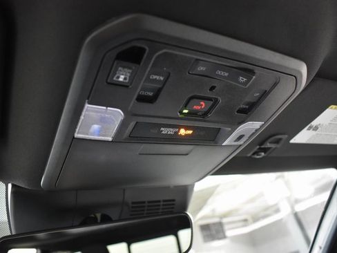 Used 2024 Toyota Tacoma TRD Off-Road image 43