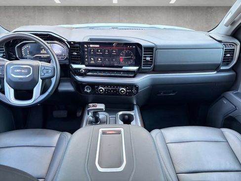 Used 2022 GMC Sierra 1500 SLT w/ SLT Convenience Package image 3