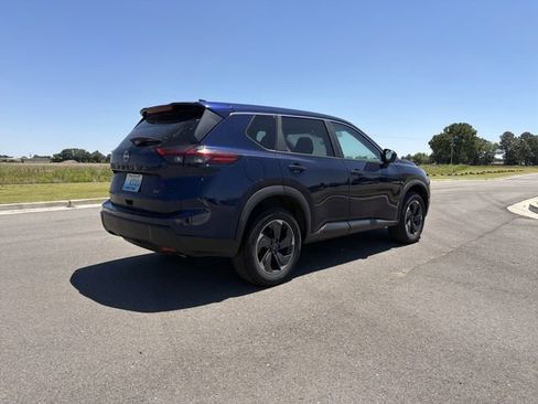 Used 2024 Nissan Rogue SV FWD image 5