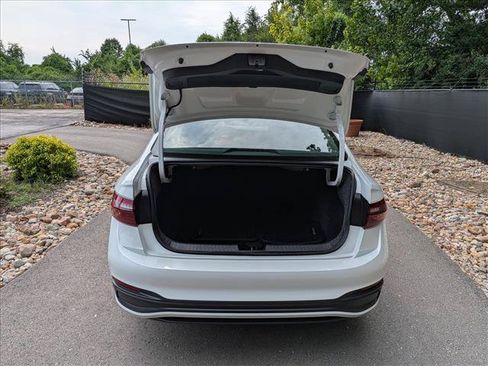 Certified 2023 Volkswagen Jetta SE w/ Panoramic Sunroof Package FWD image 17
