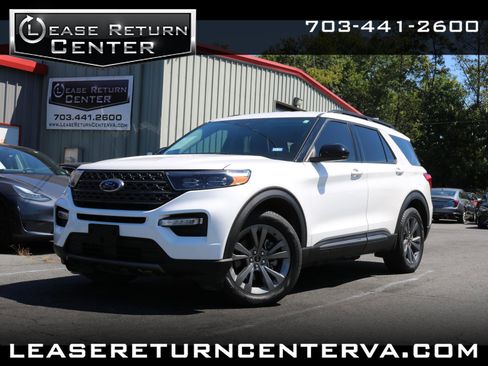 Used 2022 Ford Explorer XLT w/ Equipment Group 202A image 1