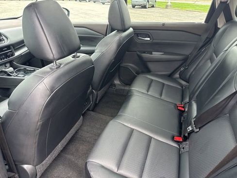 Used 2023 Nissan Rogue SV w/ SV Premium B Package image 17