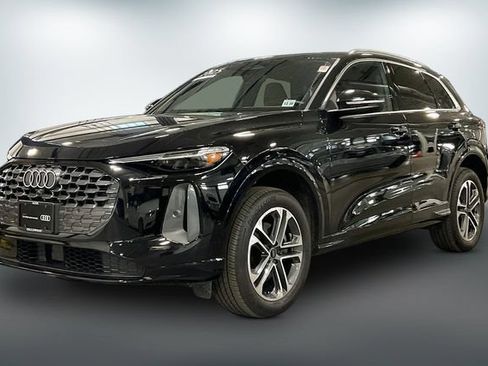 Used 2025 Audi Q5 Premium Plus w/ Premium Plus AWD/4WD image 2