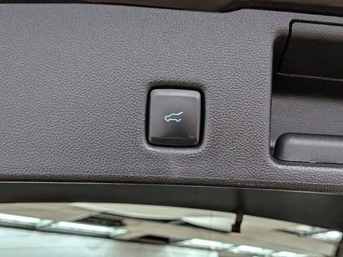 Certified 2022 Ford Escape SE w/ SE Sport Appearance Package image 21