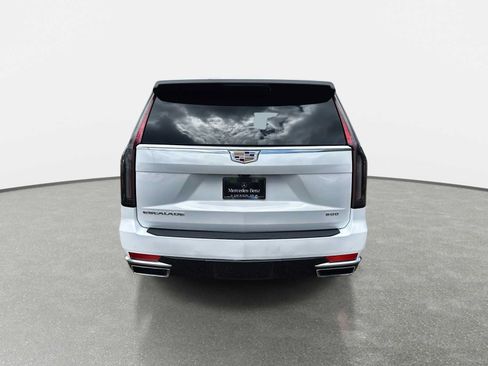 Used 2023 Cadillac Escalade Premium Luxury RWD image 7
