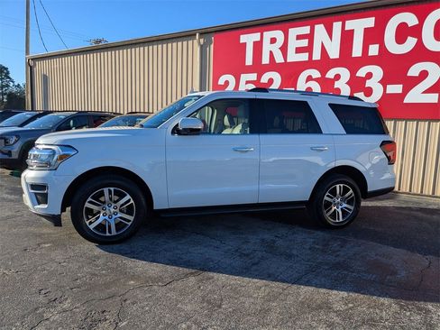 Used 2024 Ford Expedition Limited image 2