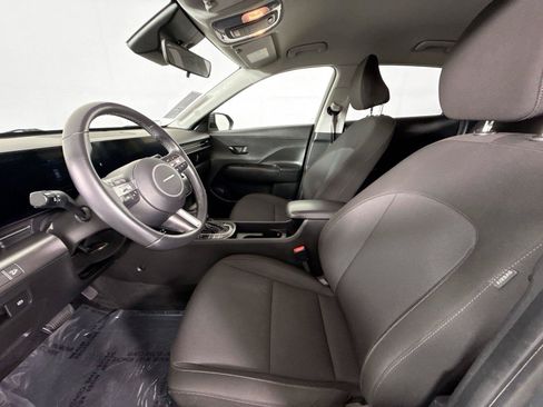 Used 2025 Hyundai Kona SEL FWD image 3