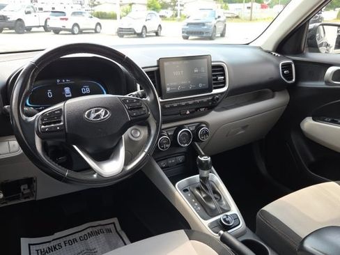 Used 2024 Hyundai Venue SEL FWD image 10