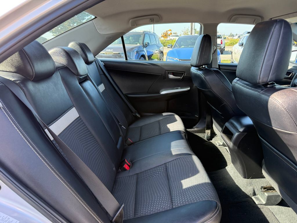Used 2013 Toyota Camry SE FWD image 13