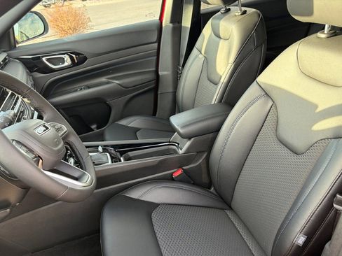 New 2026 Jeep Compass Latitude image 13