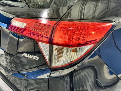 Used 2019 Honda HR-V LX image 40