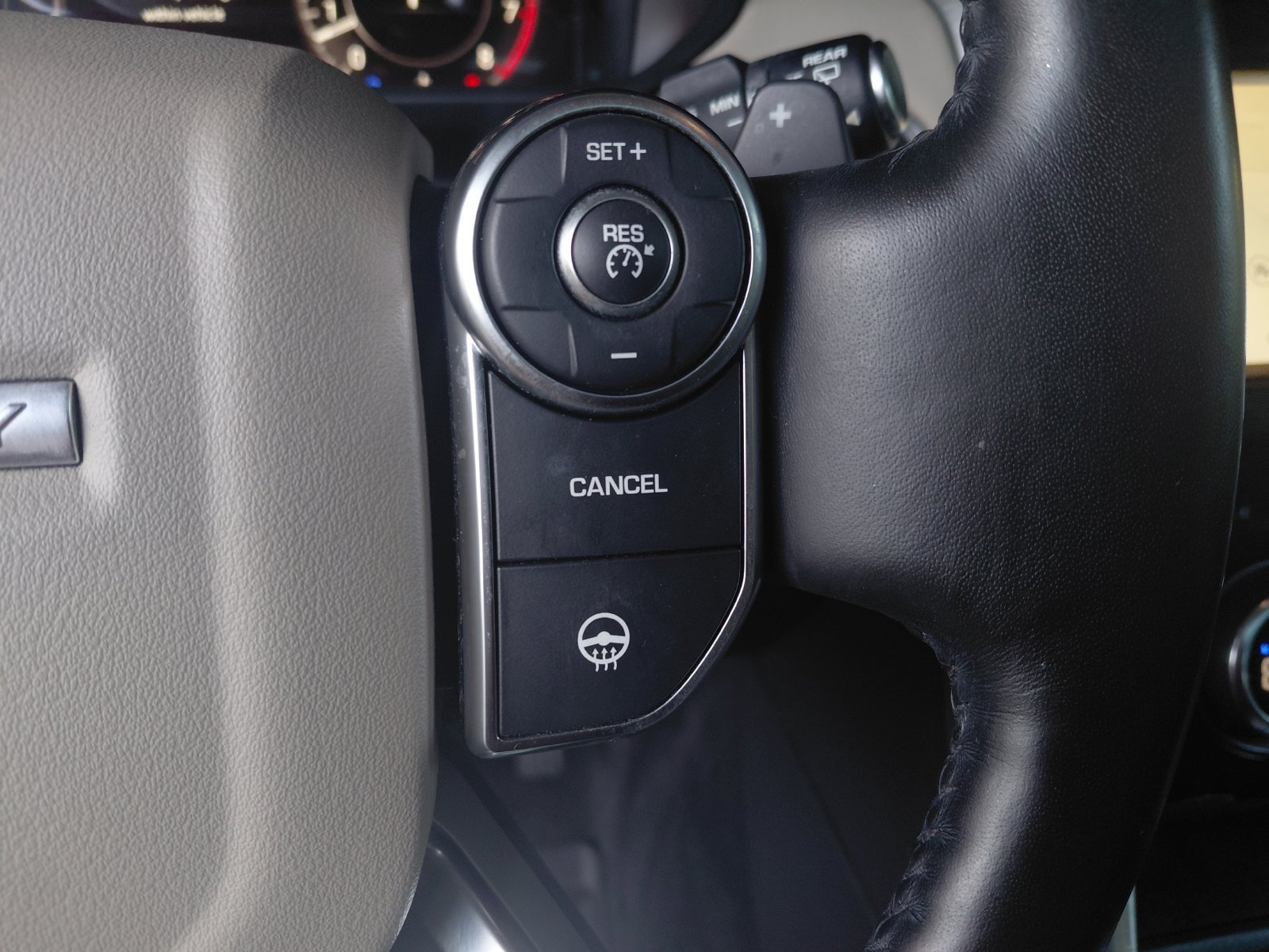 Used 2018 Land Rover Discovery HSE AWD/4WD image 5