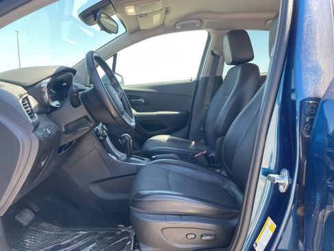 Used 2019 Chevrolet Trax LT w/ LT Convenience Package AWD/4WD image 11