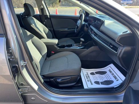 Used 2025 Kia K4 LXS image 29