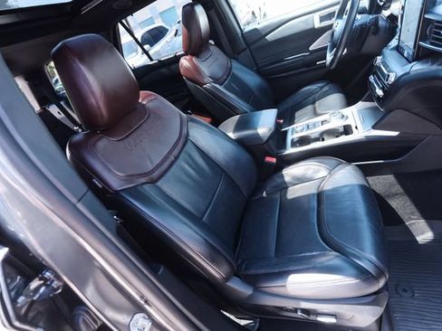 Used 2020 Ford Explorer Platinum w/ Premium Technology Package AWD/4WD image 59