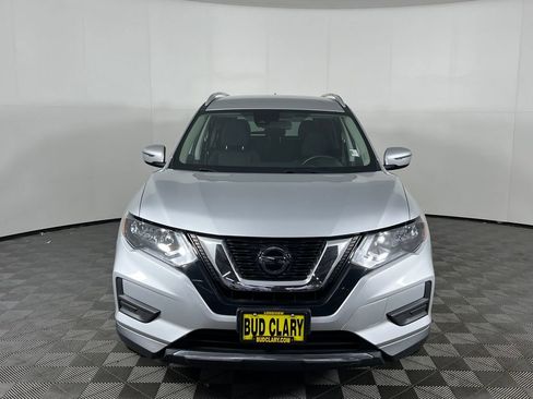 Used 2020 Nissan Rogue SV image 2