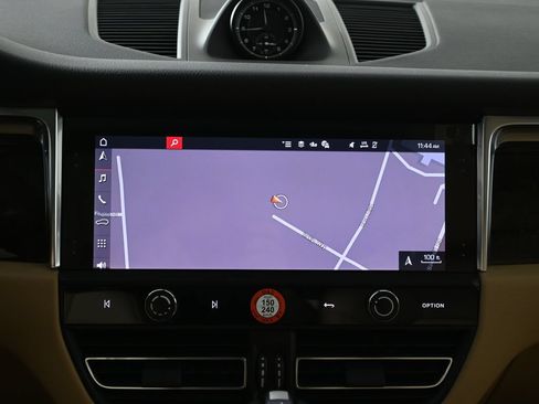 Used 2026 Porsche Macan AWD/4WD image 23