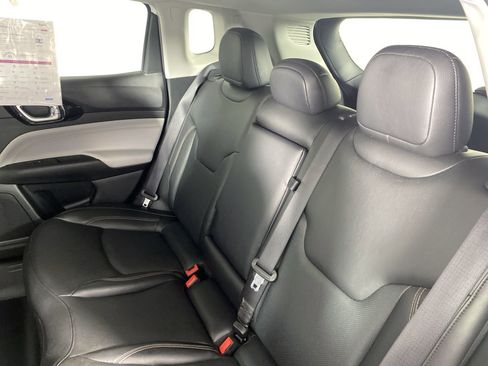 Used 2022 Jeep Compass Limited image 31