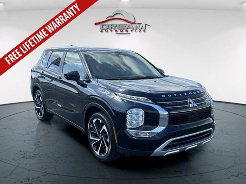 Used 2022 Mitsubishi Outlander SE AWD/4WD image 1