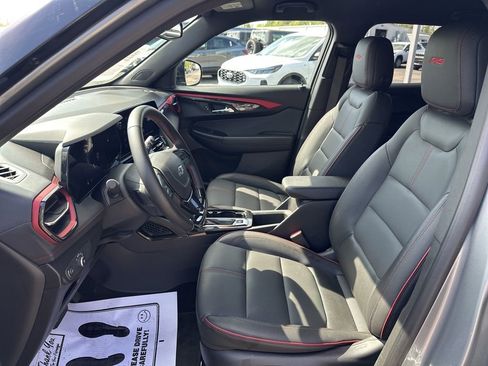 Used 2025 Chevrolet TrailBlazer RS w/ Convenience Package image 17
