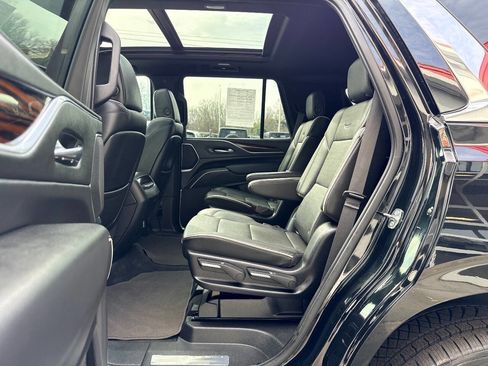 Used 2022 Cadillac Escalade Premium Luxury image 32