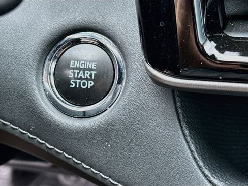 Used 2022 Toyota Highlander XLE FWD image 38