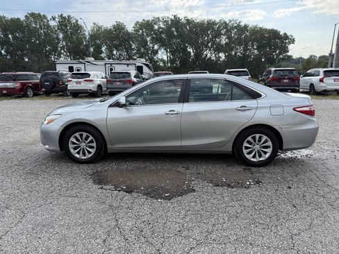 Used 2015 Toyota Camry LE FWD image 4