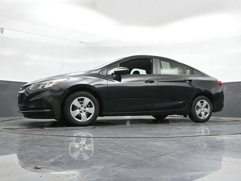 Used 2017 Chevrolet Cruze LS FWD image 43