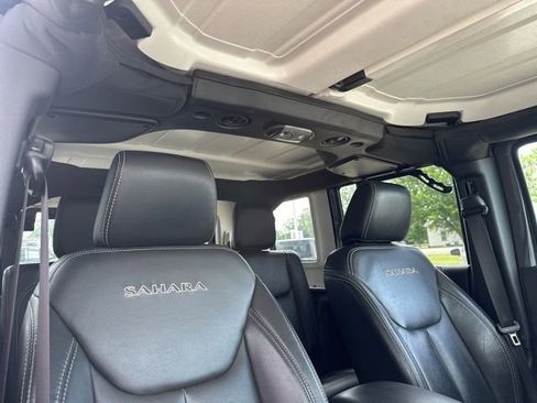 Used 2016 Jeep Wrangler Unlimited Sahara w/ Connectivity Group AWD/4WD image 12