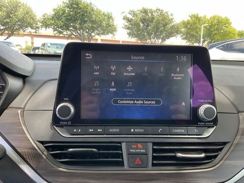 Used 2025 Nissan Altima 2.5 SV FWD image 22