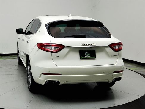 Used 2020 Maserati Levante AWD/4WD image 6