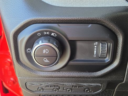 Used 2025 Jeep Gladiator Sport image 21