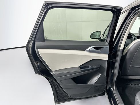 Used 2025 Volkswagen Taos SE FWD image 25
