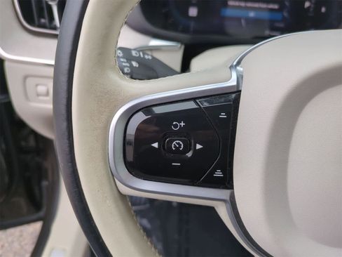 Used 2022 Volvo XC60 B5 Inscription w/ Advanced Package image 21