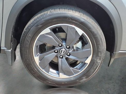 Used 2025 Nissan Rogue SV AWD/4WD image 10