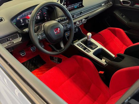 Used 2025 Honda Civic Type R image 8