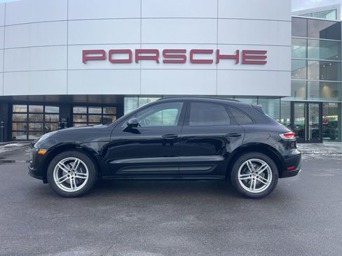 Certified 2025 Porsche Macan AWD/4WD image 2