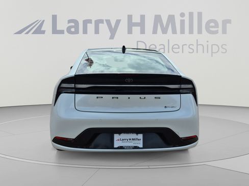 Used 2026 Toyota Prius Plug-In Hybrid FWD image 4