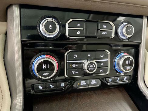 Used 2021 GMC Yukon XL Denali w/ Denali Premium Package image 15