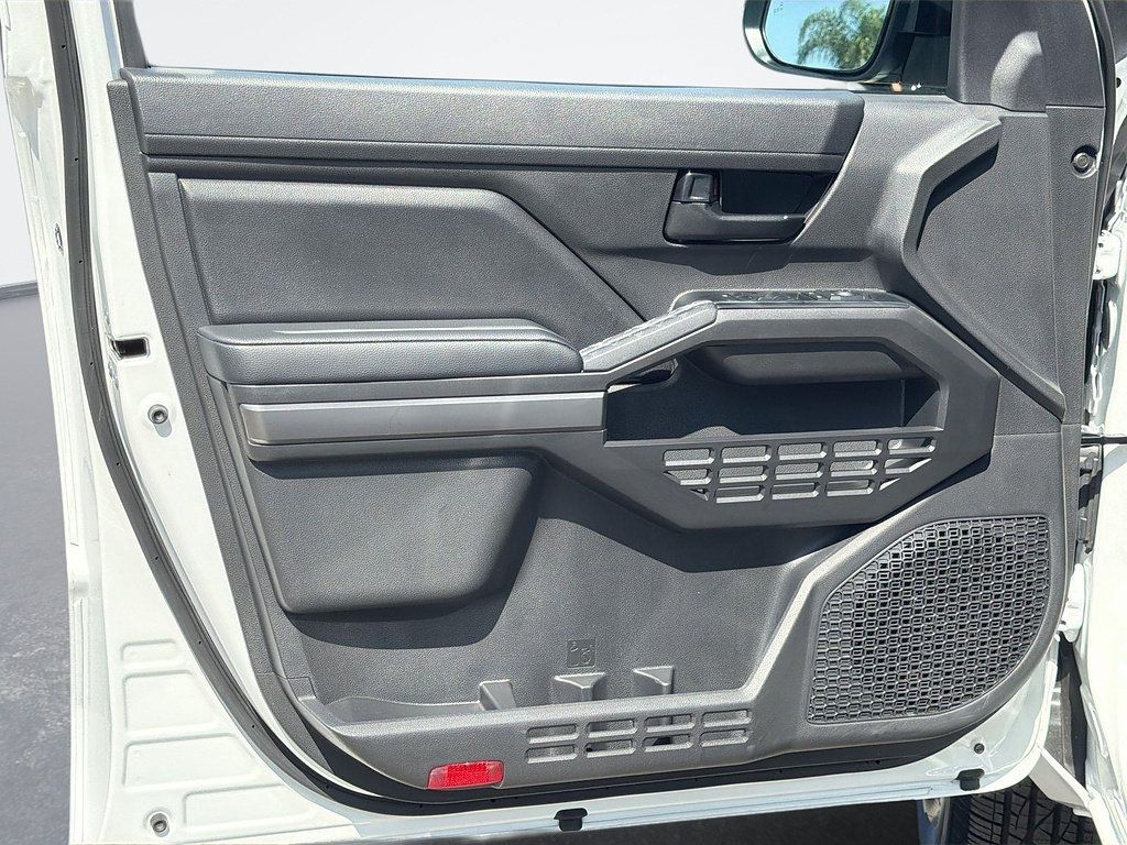 Used 2026 Toyota Tacoma SR5 AWD/4WD image 18