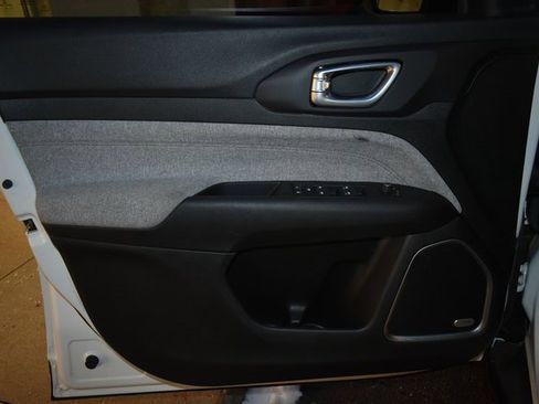 Used 2022 Jeep Compass Latitude w/ Sun and Sound Group image 14